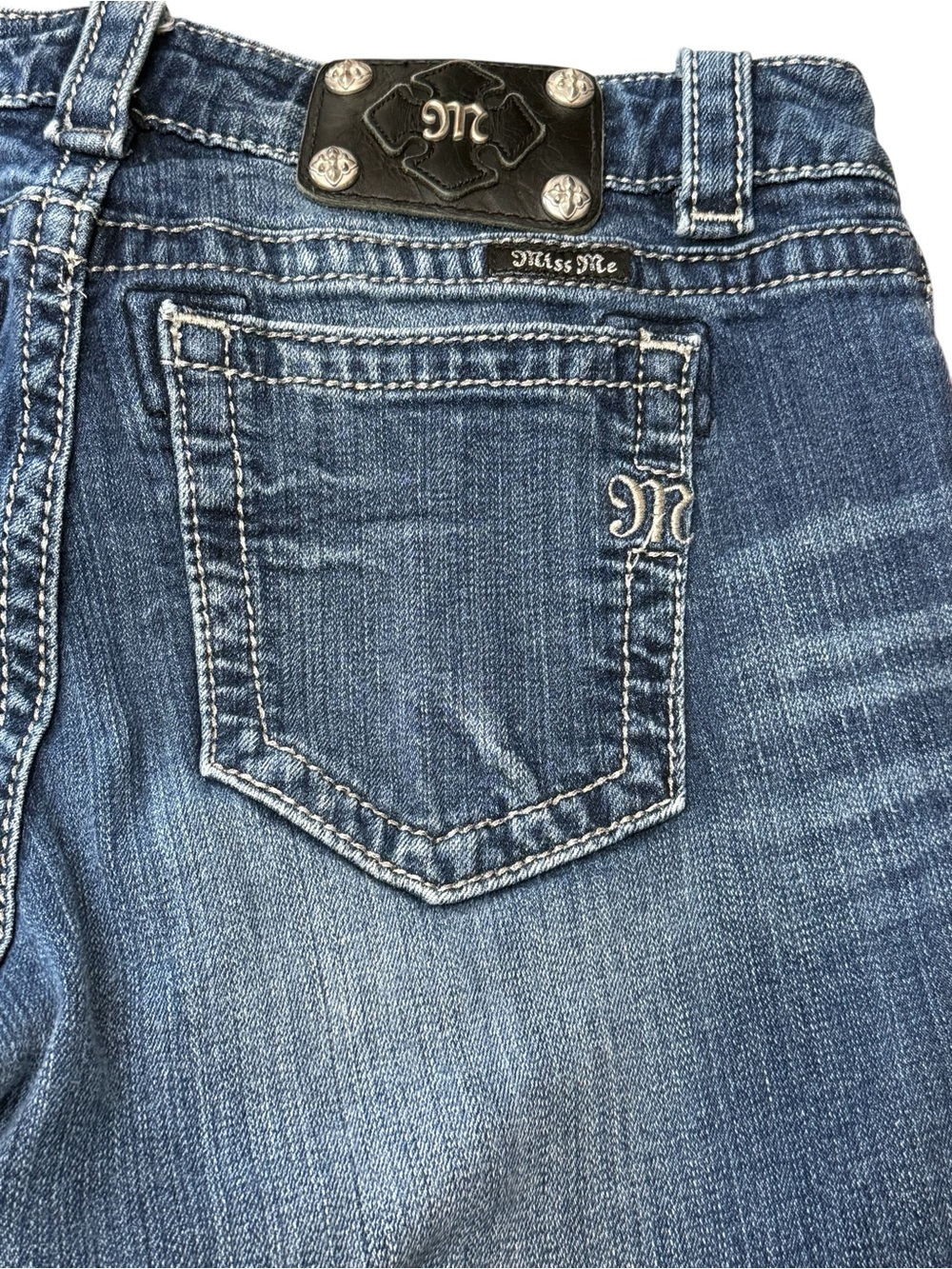 Miss Me Women's Mid- Rise Medium Dark Wash Boyfriend Capri Size 29